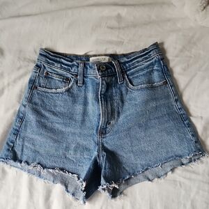 Abercrombie & Fitch The '90s Relaxed High Rise Cutoff Short